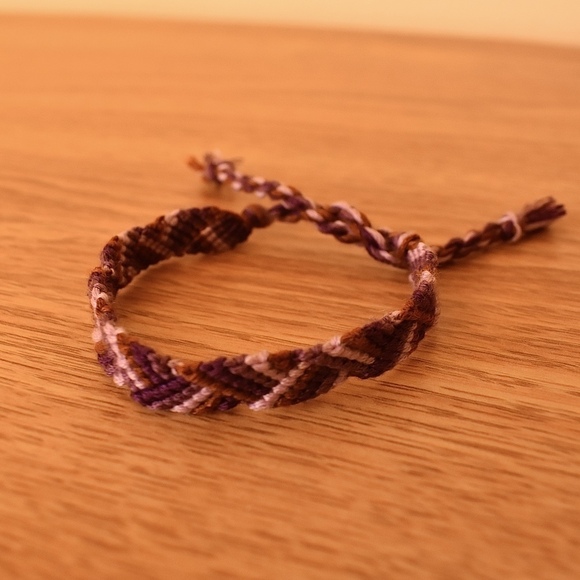 10/$25 Maroon Colors Woven Bracelet - Picture 1 of 1